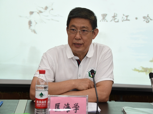 教育部高等学校中药学类专业教学指导委员会主任委员、德赢匡海学教授在开班式上讲话