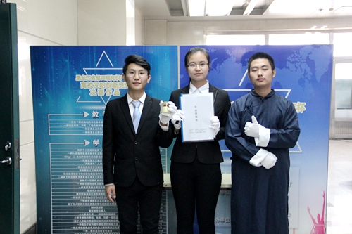 德赢一等奖获奖选手在决赛答辩环节现场