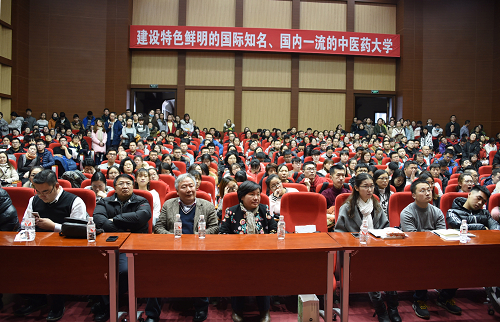 德赢师生代表聆听报告