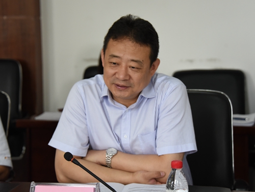 会议由德赢副校长郭宏伟教授主持