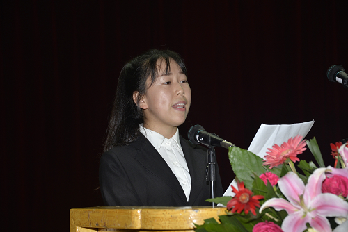 新生代表、药学院2016级中药制药专业张文凤同学发言